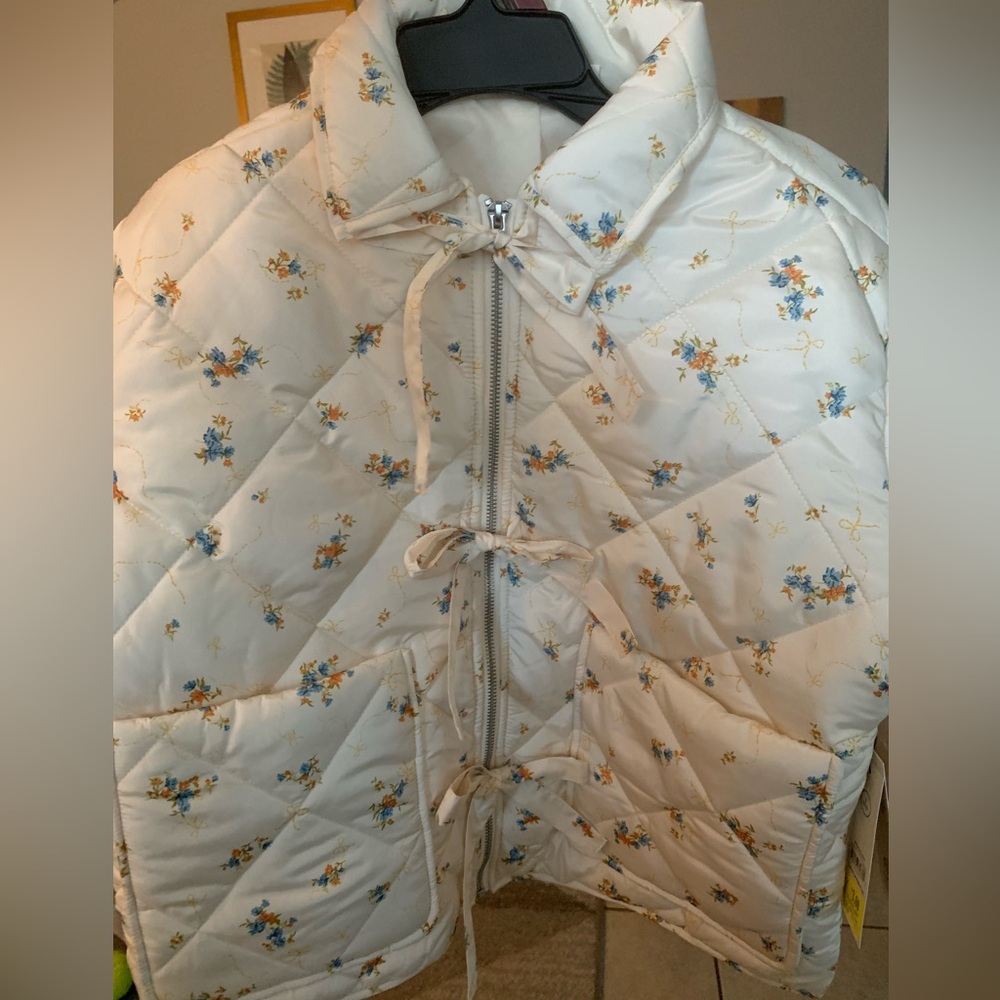 NWT No Boundaries Floral Cream Puffer Quilted Jacket - Picture 9 of 9